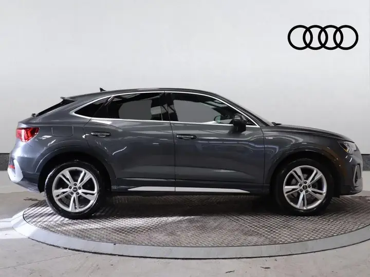 Audi Q3 2023 photo 4