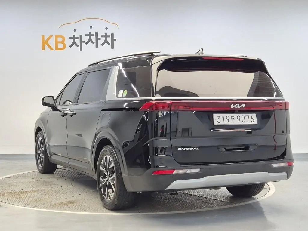 Kia Carnival 2023 photo 2