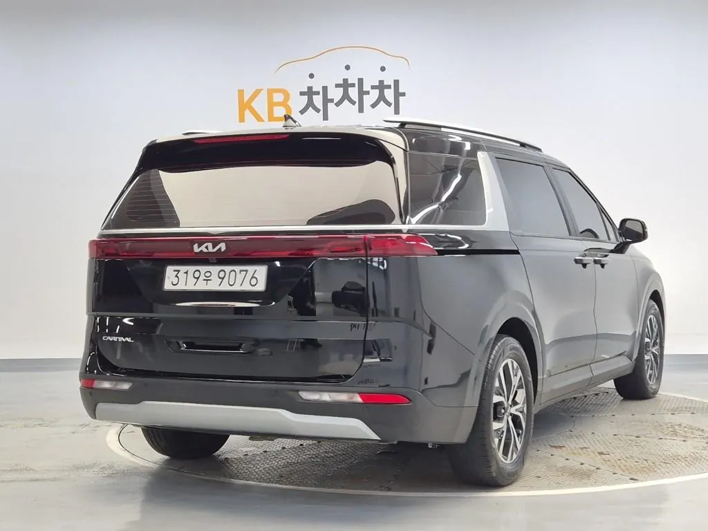 Kia Carnival 2023 photo 3
