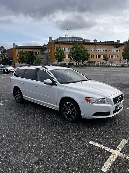 Volvo V70 2010 photo 3