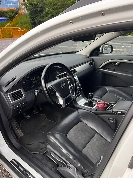 Volvo V70 2010 photo 5