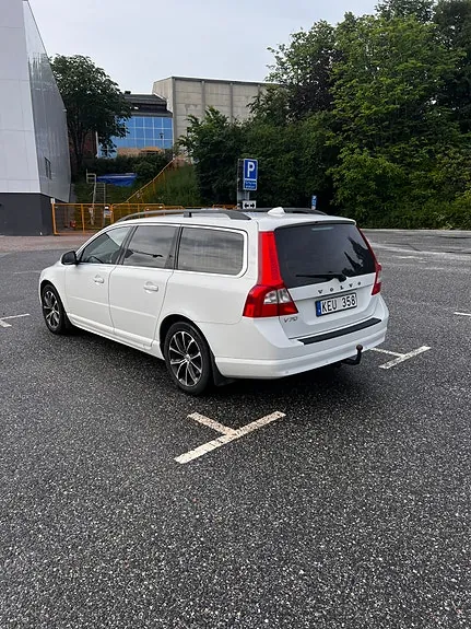 Volvo V70 2010 photo 2