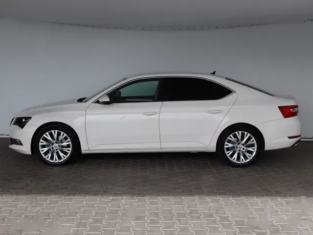 Skoda Superb 2015 photo 2