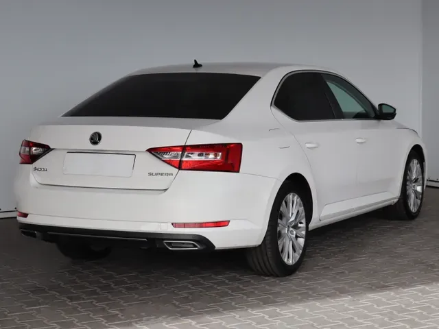 Skoda Superb 2015 photo 4
