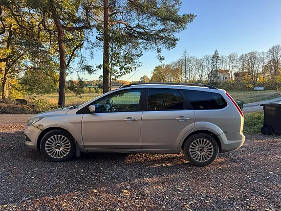 Ford Focus 2010 photo 3