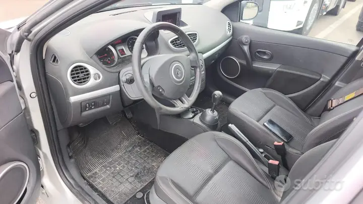 Renault Clio 2010 photo 5