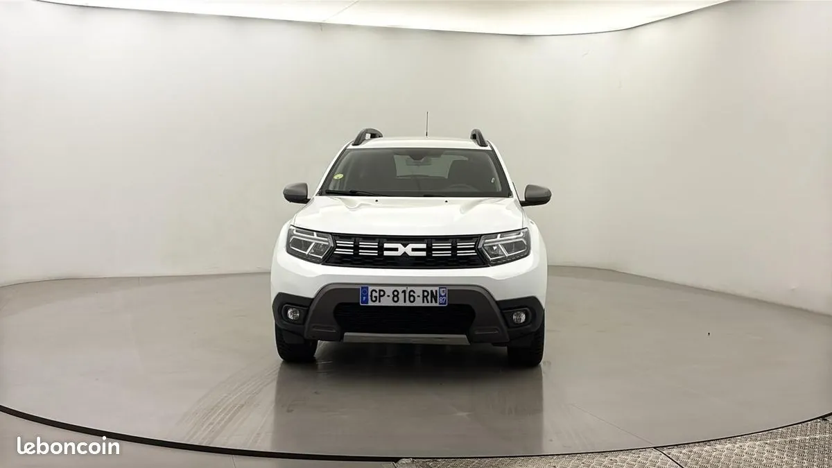 Dacia Duster 2023 photo 2
