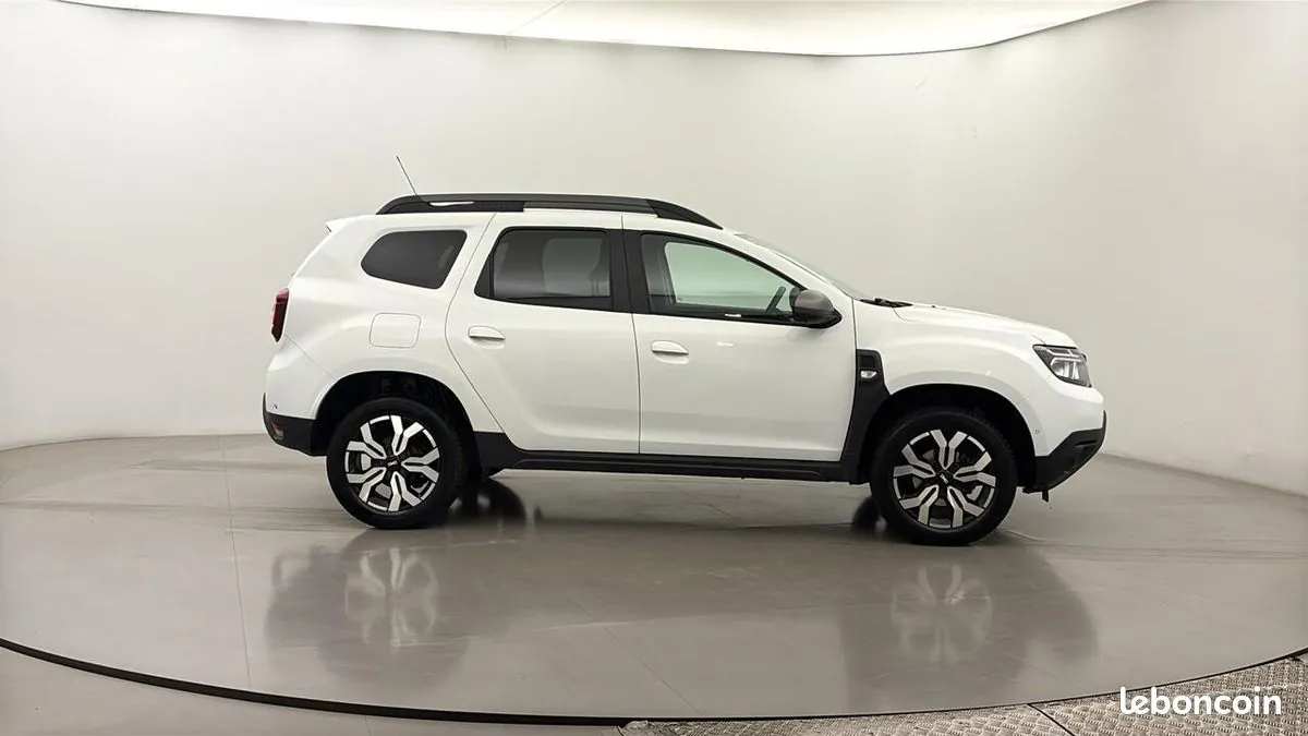 Dacia Duster 2023 photo 4