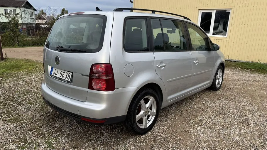 Volkswagen Touran 2010 photo 4