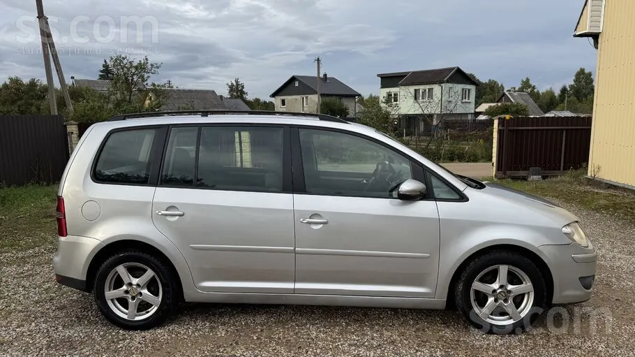 Volkswagen Touran 2010 photo 5