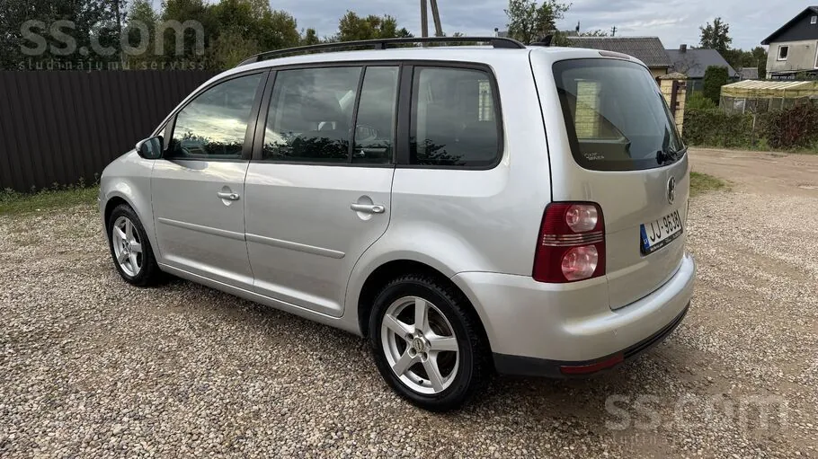 Volkswagen Touran 2010 photo 3