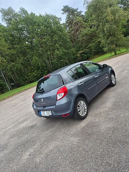 Renault Clio 2012 photo 2