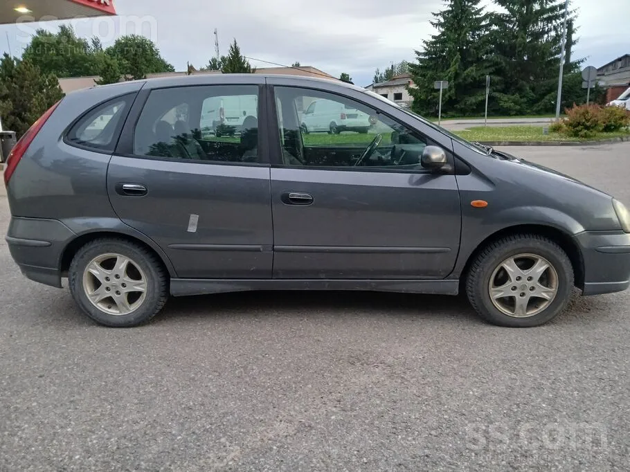 Nissan Almera Tino