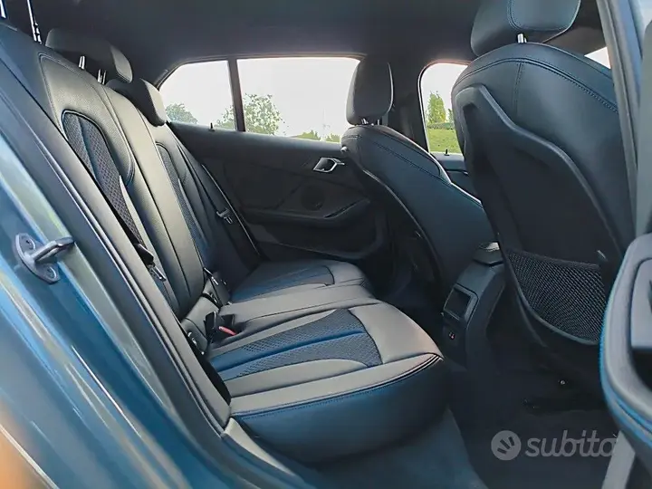 BMW 118I 2023 photo 4