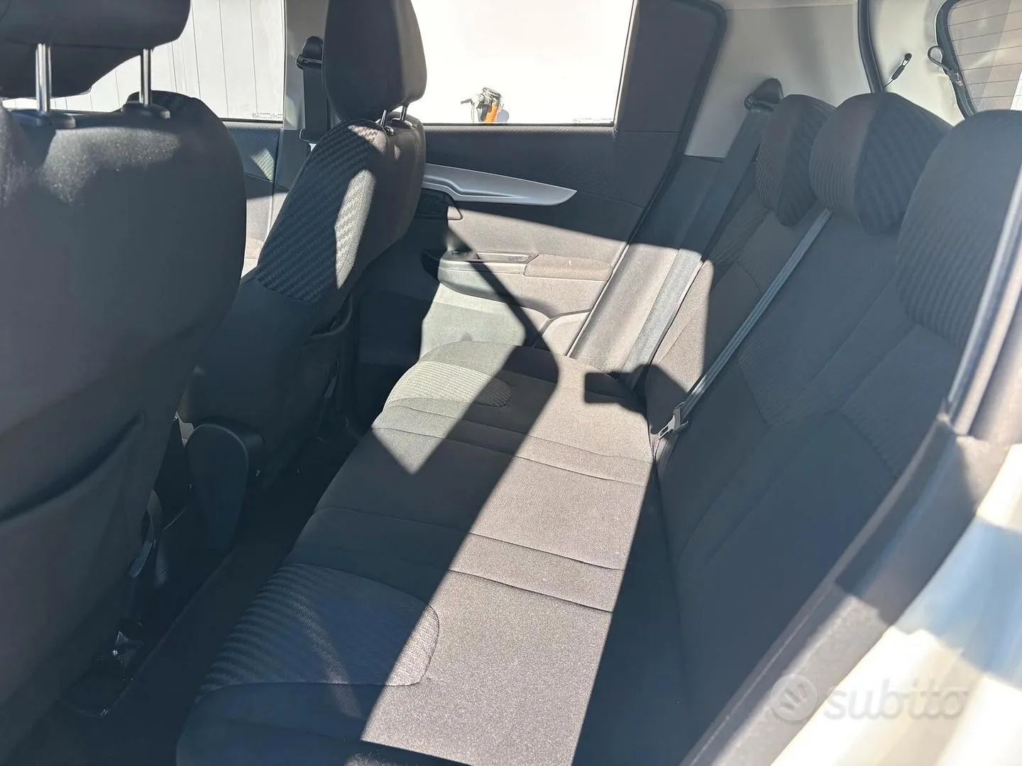 Mahindra Kuv100 2021 photo 5