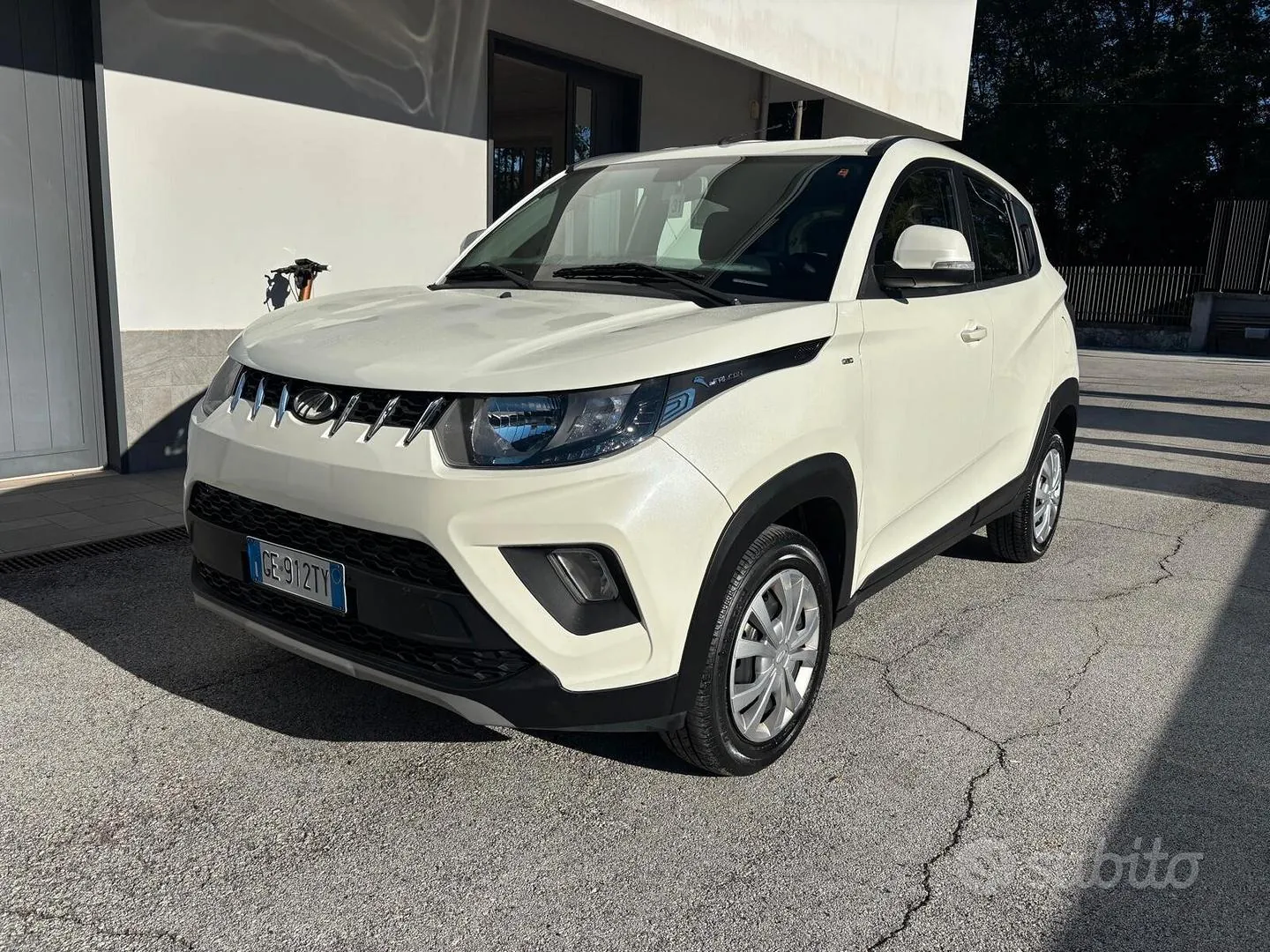 Mahindra Kuv100