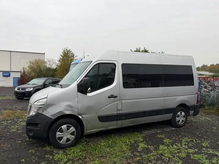 Nissan Nv400