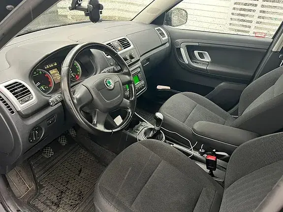Skoda Fabia 2010 photo 4