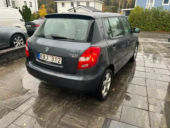Skoda Fabia 2010 photo 3