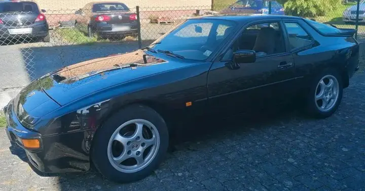 Porsche 944
