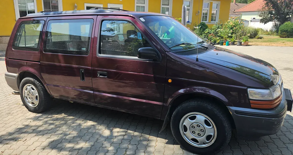 Chrysler Voyager 1994 photo 3