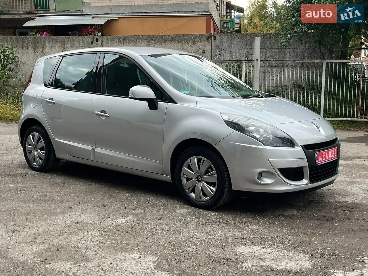Renault Scenic 2010 photo 2