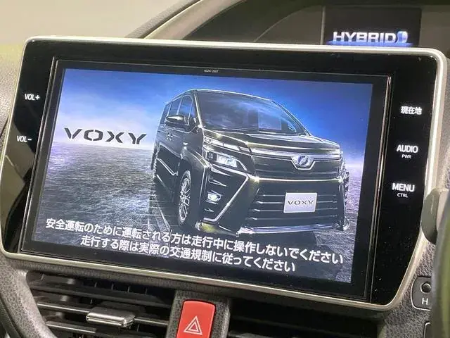 Toyota Voxy 2018 photo 4