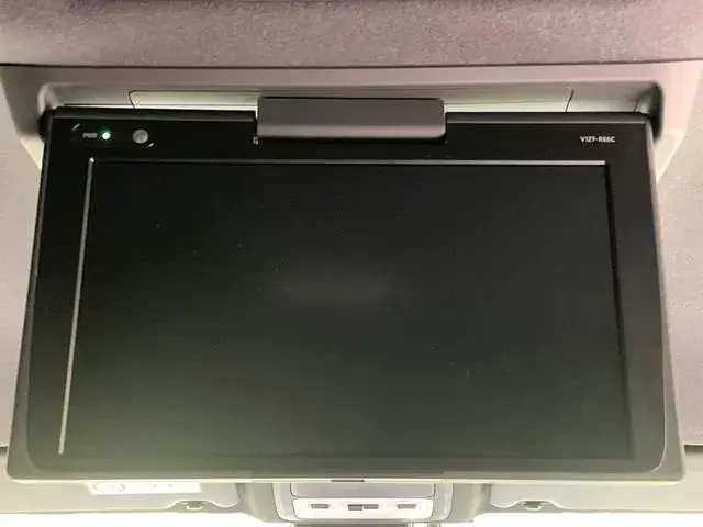Toyota Voxy 2018 photo 3