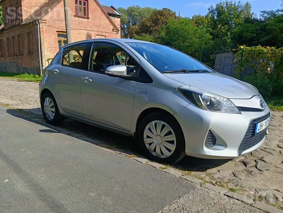 Toyota Yaris 2013 photo 2