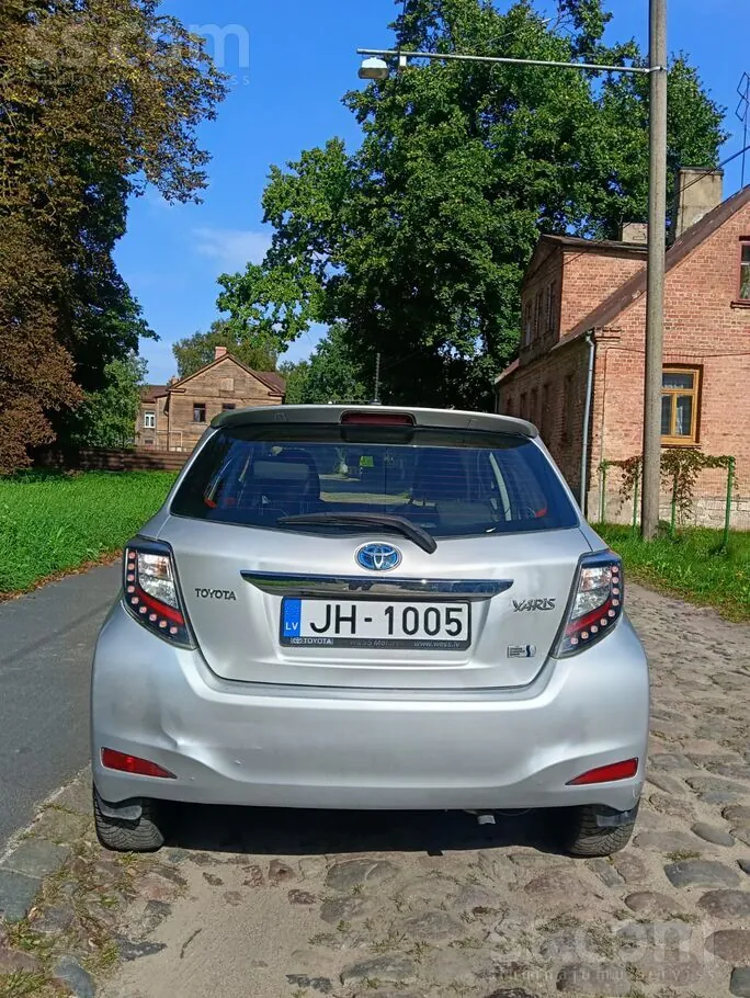 Toyota Yaris 2013 photo 4