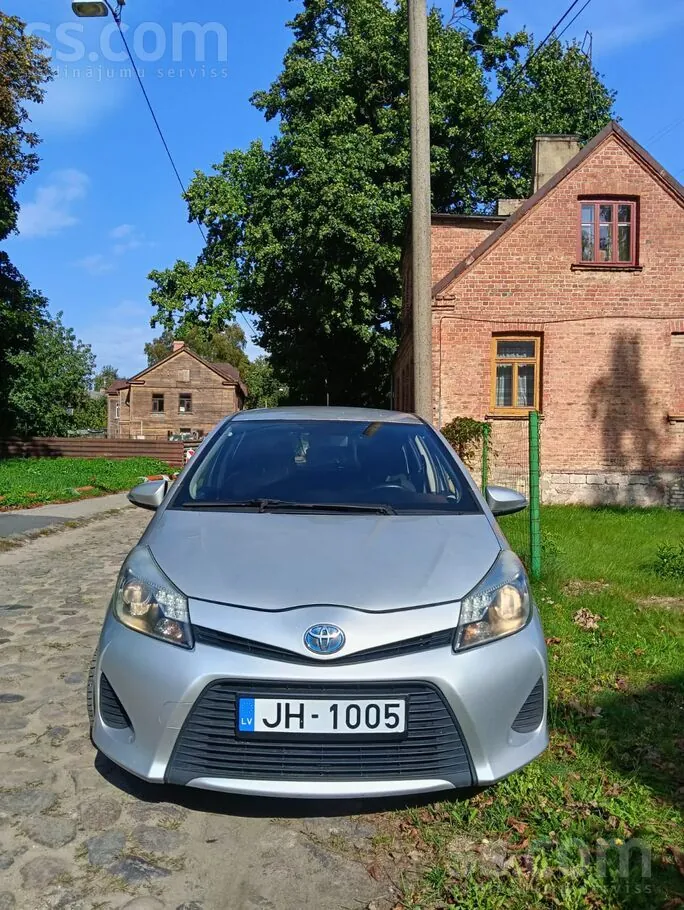 Toyota Yaris 2013 photo 3