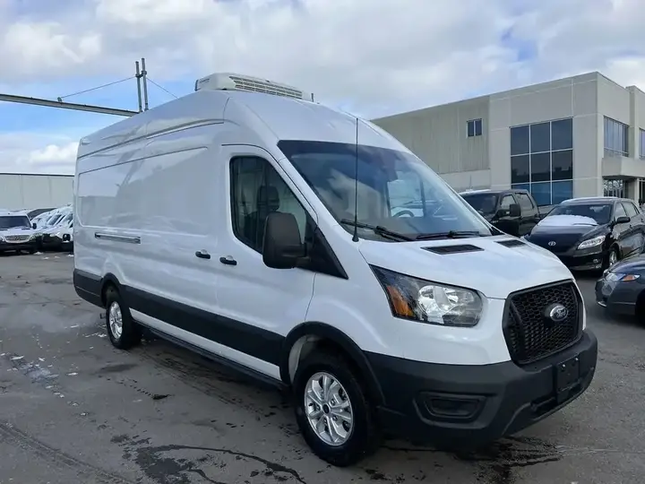 Ford Transit 2022 photo 2