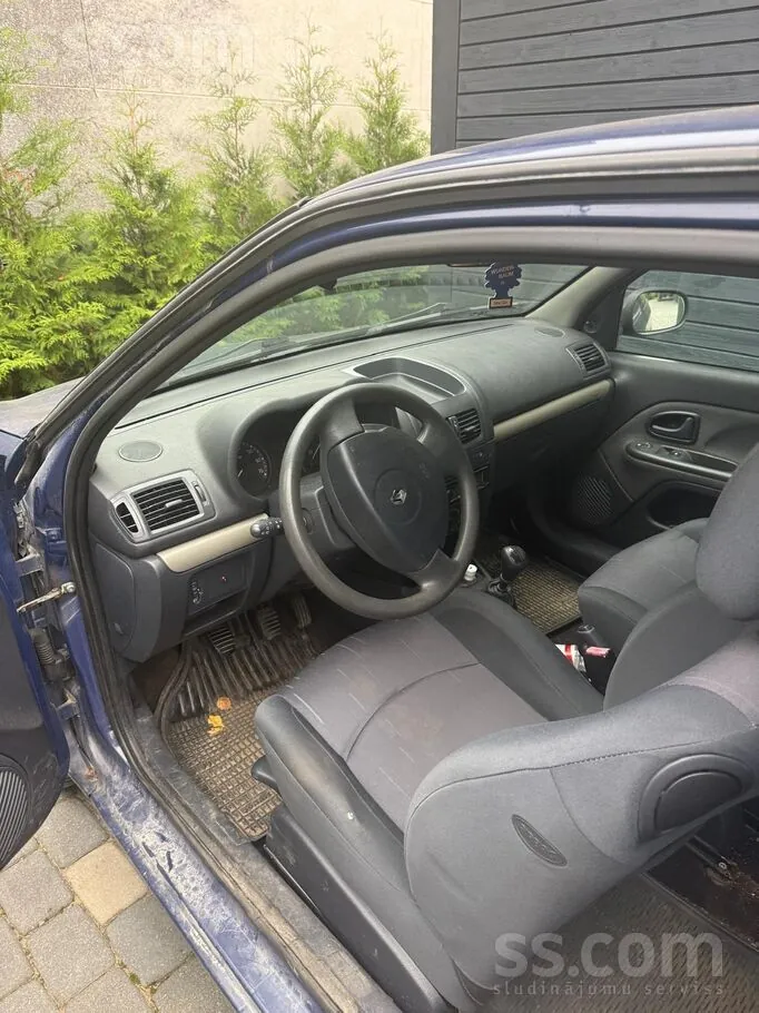Renault Clio 2004 photo 4