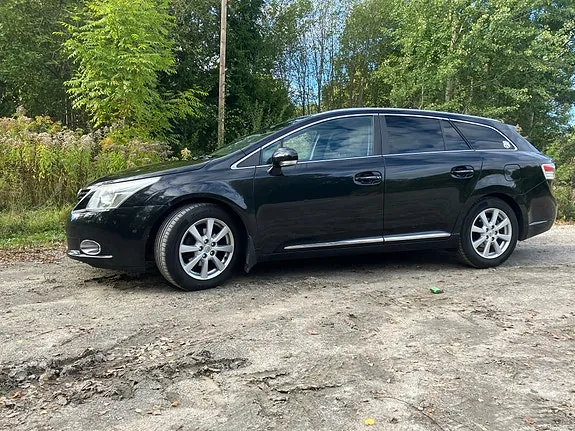 Toyota Avensis 2010 photo 2