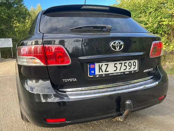 Toyota Avensis 2010 photo 5