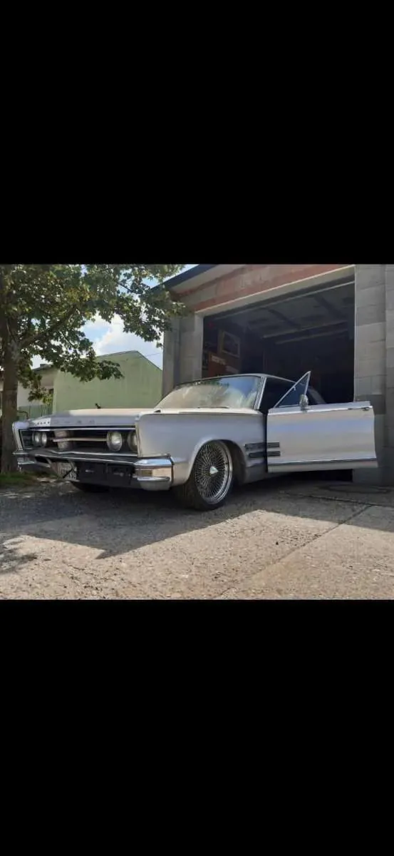 Chrysler 300 Four-Door 1966 photo 2