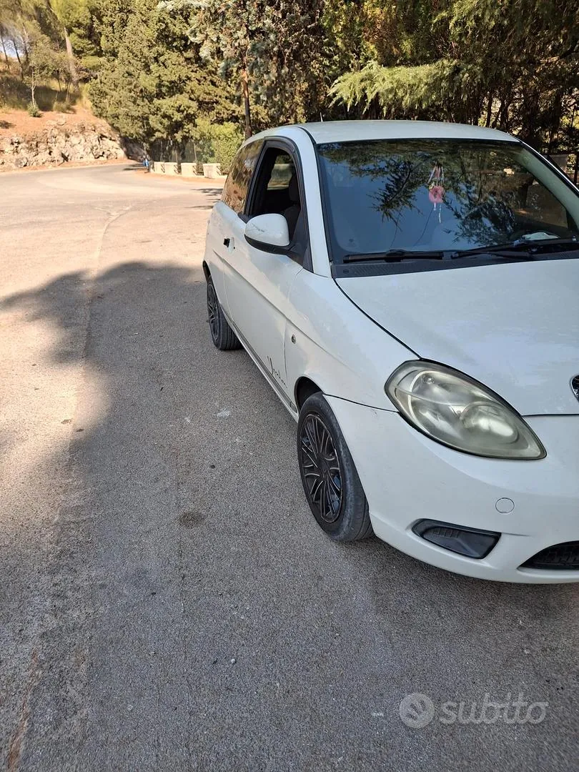 Lancia Ypsilon