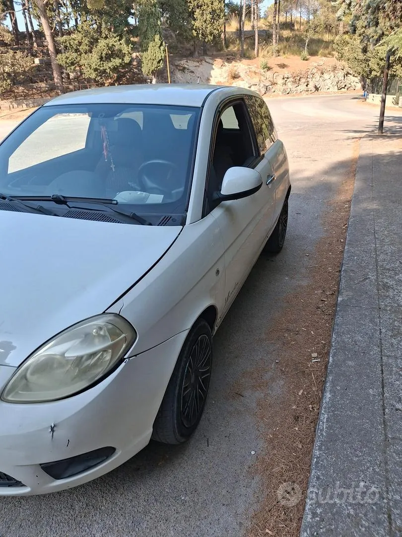 Lancia Ypsilon 2011 photo 2