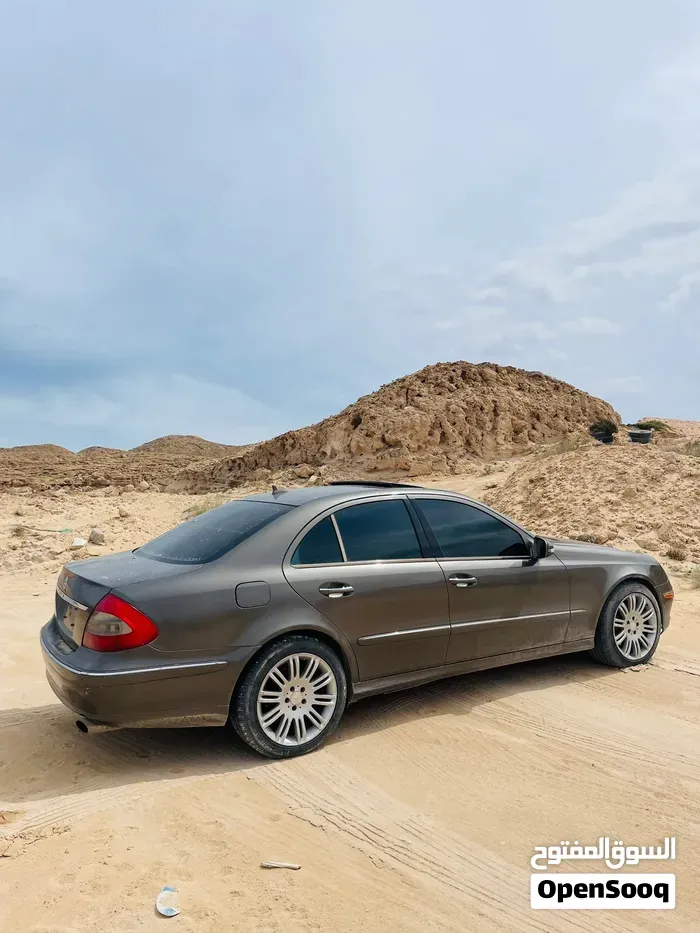 Mercedes-Benz E-Class 2009 photo 2