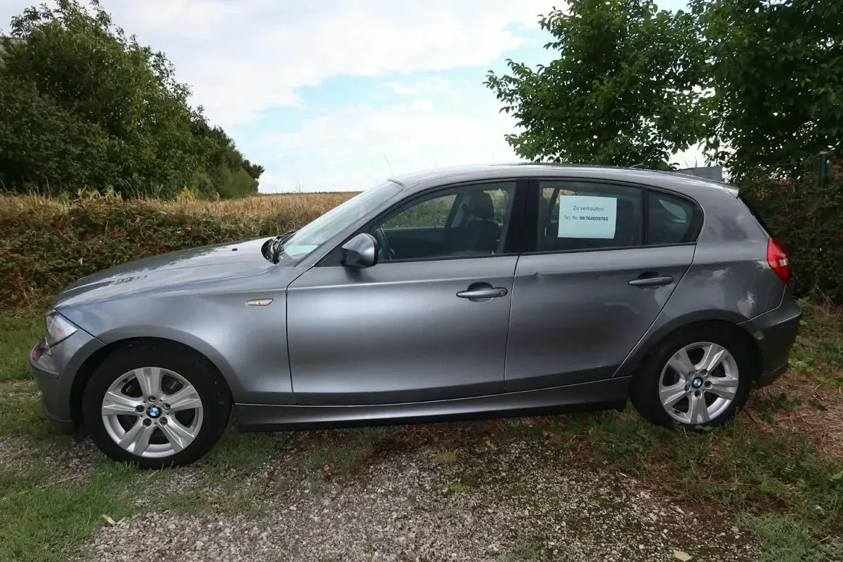 BMW 1 Series 2009 photo 2