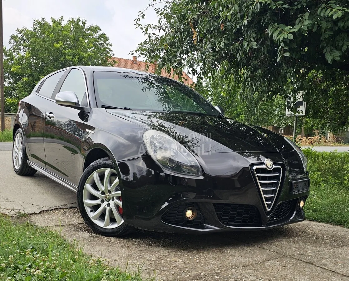 Alfa Romeo Giulietta 2012 photo 2