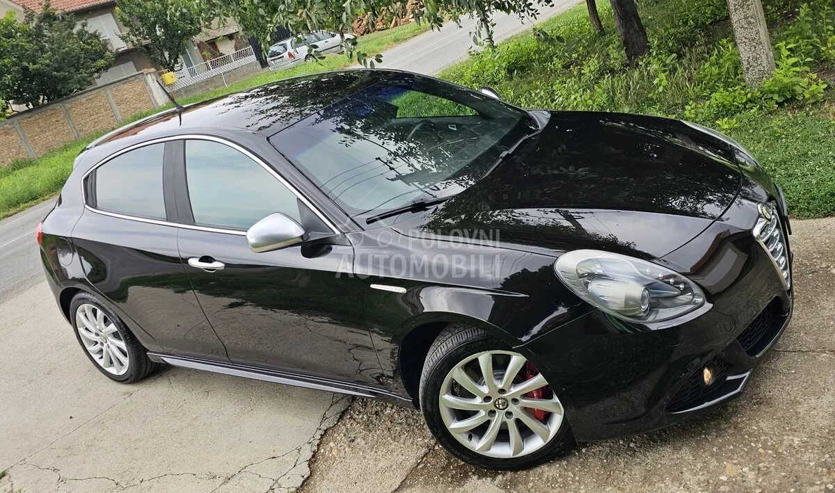 Alfa Romeo Giulietta 2012 photo 4