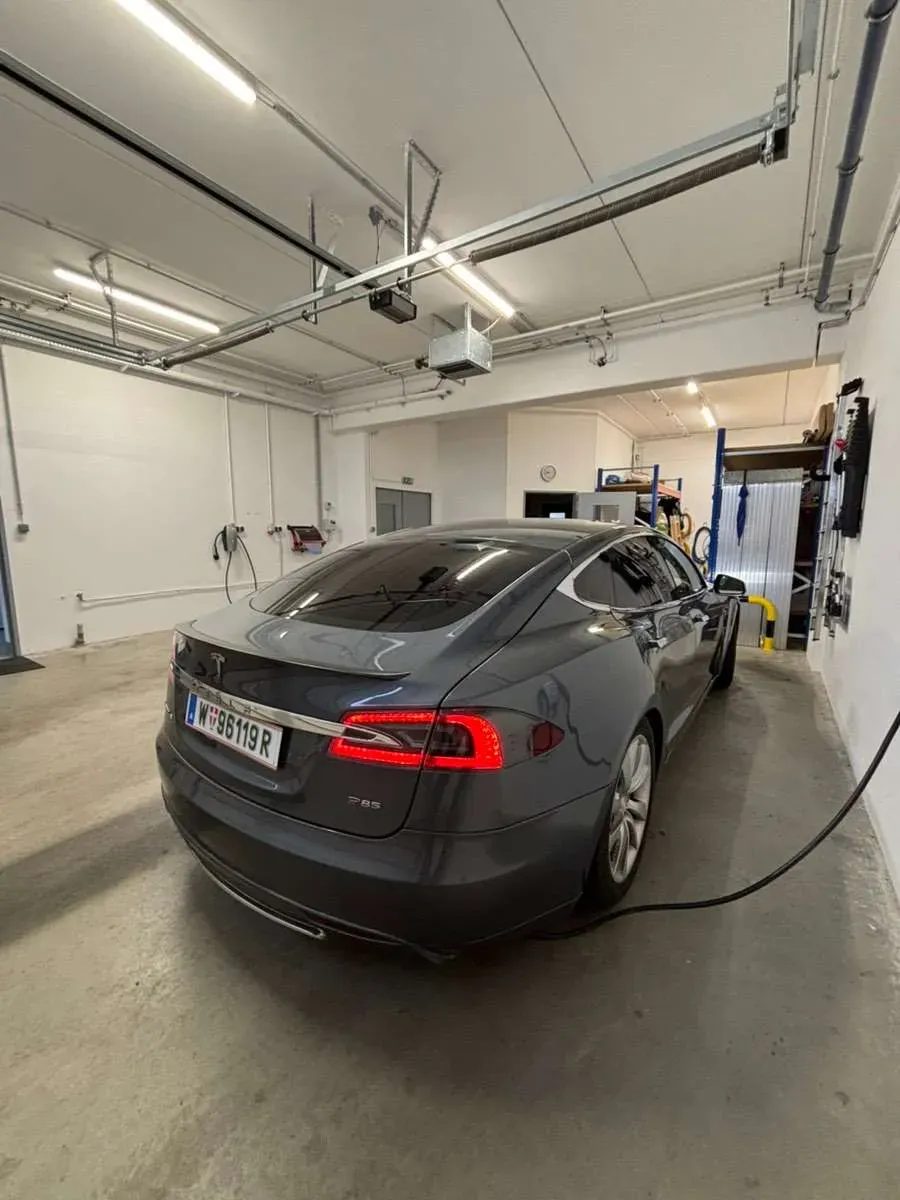 Tesla Model S 2014 photo 2