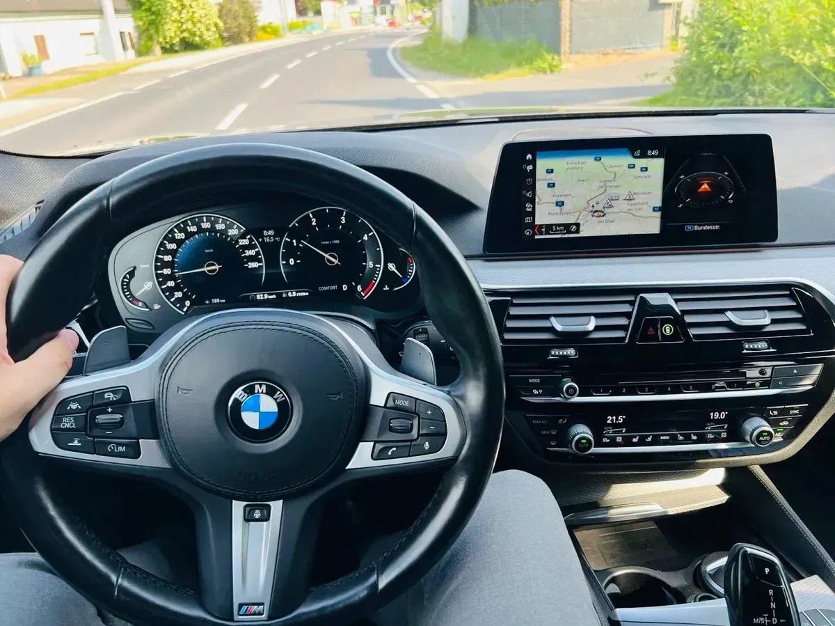 BMW 5 Series 2018 photo 2