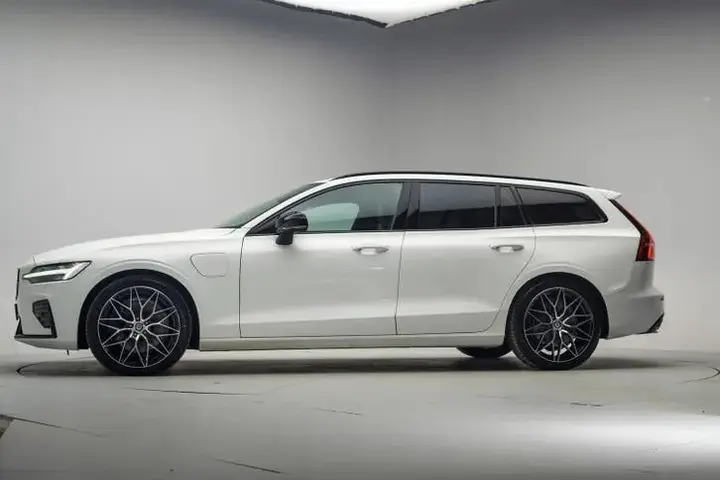 Volvo V60 2021 photo 2