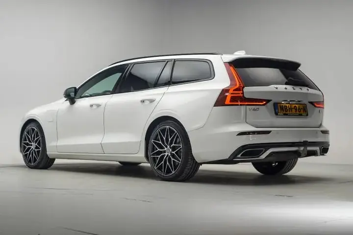Volvo V60 2021 photo 3