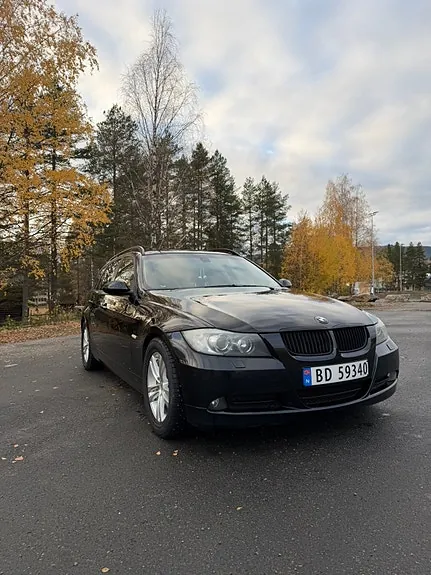 BMW 318D 2008 photo 2