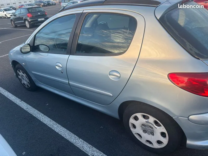 Peugeot 206 2004 photo 2