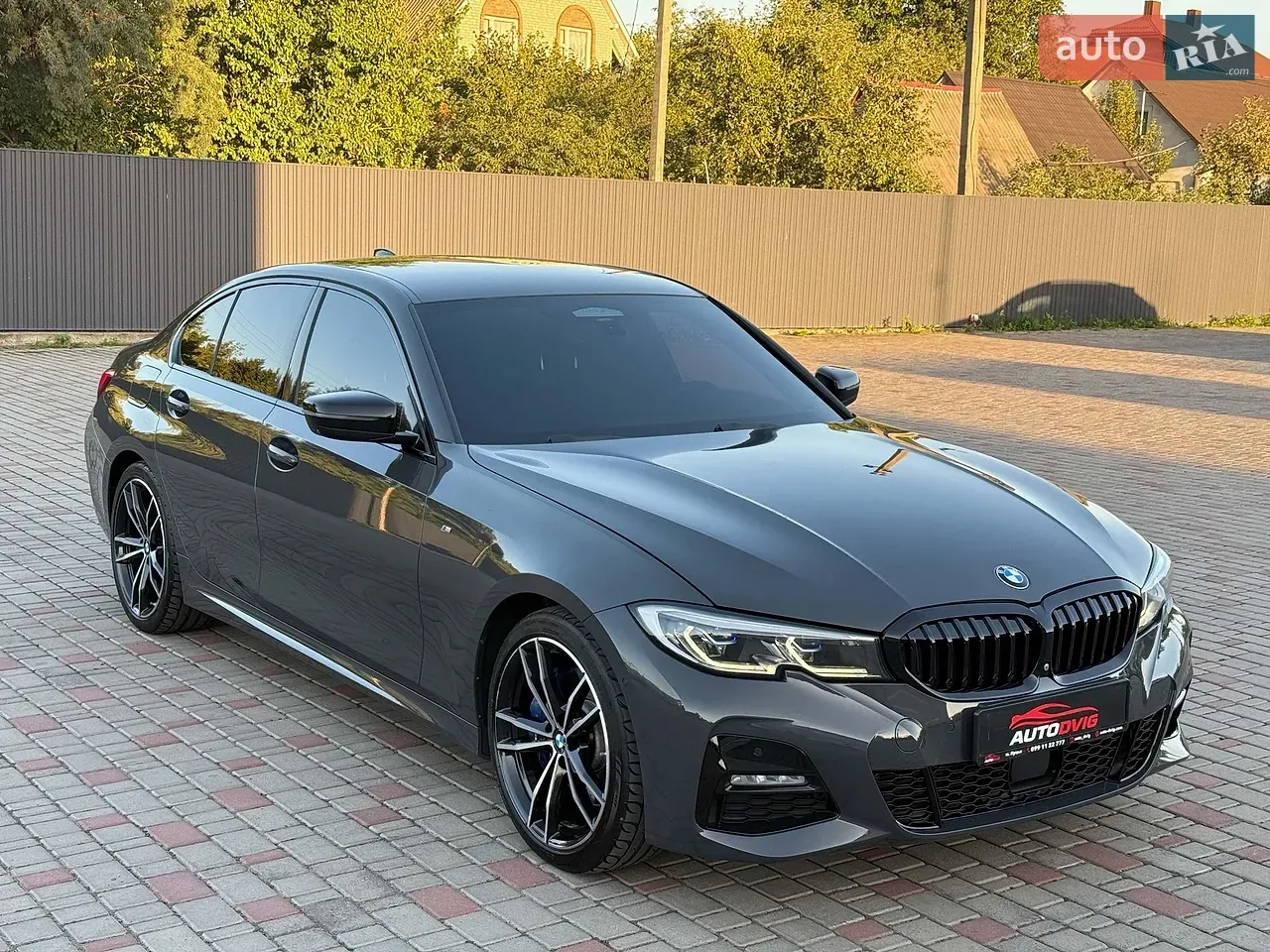 BMW 3 Series 2019 photo 2