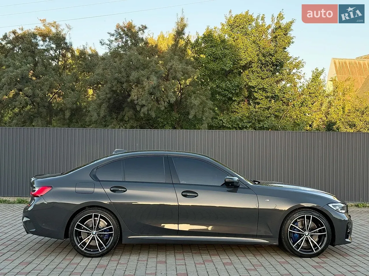 BMW 3 Series 2019 photo 3